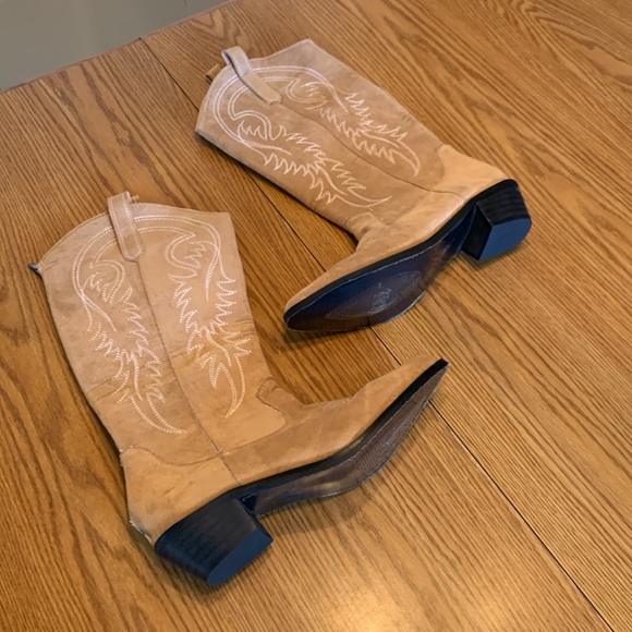 SHEIN boots.  TAN.   Size 41.   All man made materials.  NEW! - Picture 2 of 4